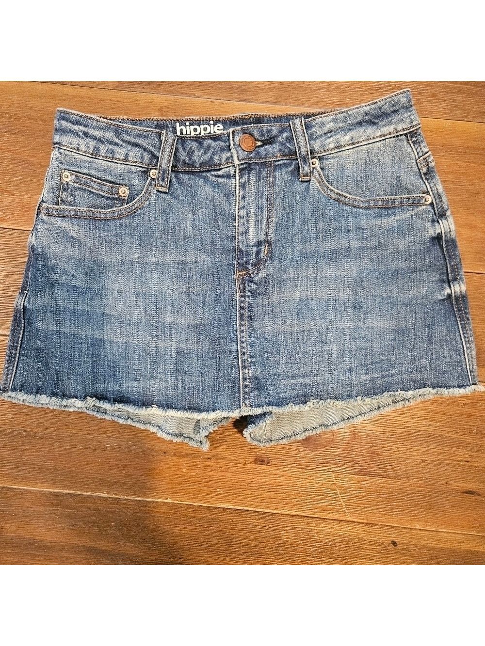 HIPPIE LAUNDRY DENIM SKORT FRINGED HEM CONTRASTING DARKER DENIM SHORT SIZE 5